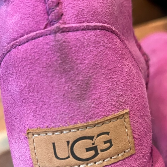 UGGS AUTHENTIC purple magenta size 6 (37). Never worn with slight marks. - Picture 7 of 14